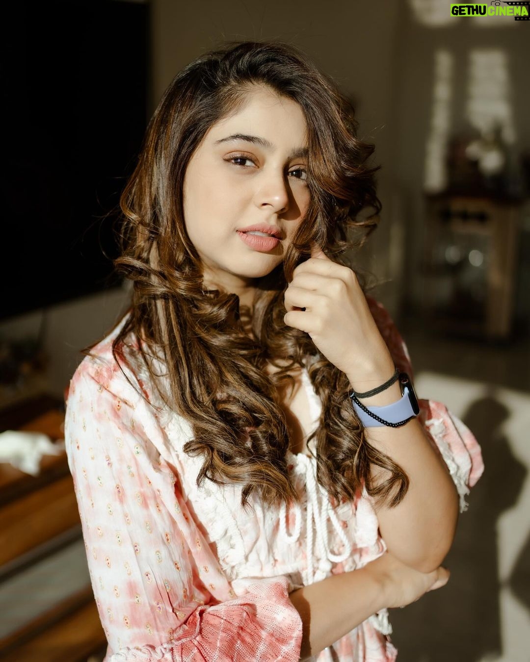 Niti Taylor Instagram - Your smile could be the unexpected sunshine in someone’s cloudy day, radiating kindness and sparking joy wherever it goes. Choose kindness, wear your smile proudly, and brighten the world around you🤍