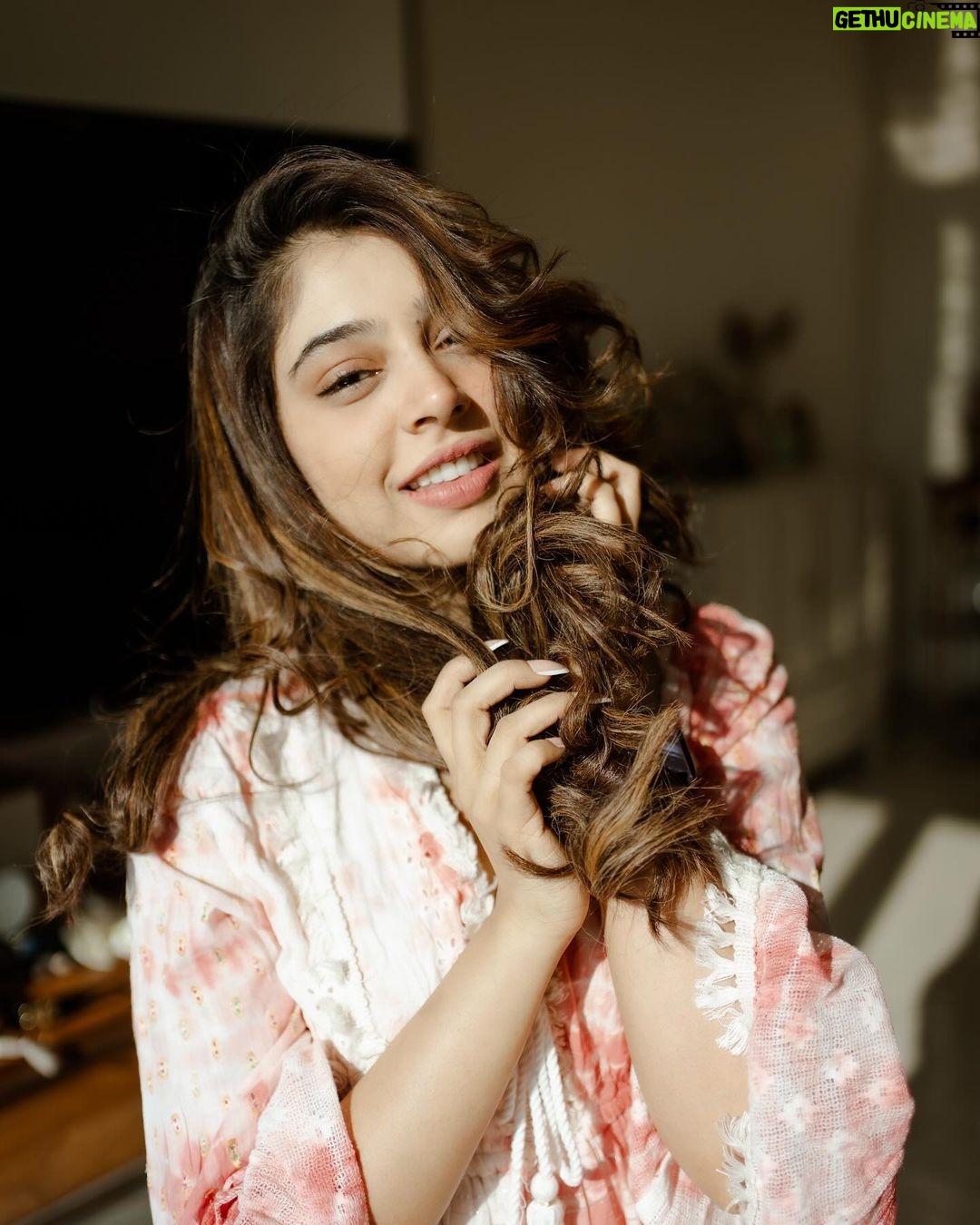 Niti Taylor Instagram - Your smile could be the unexpected sunshine in someone’s cloudy day, radiating kindness and sparking joy wherever it goes. Choose kindness, wear your smile proudly, and brighten the world around you🤍