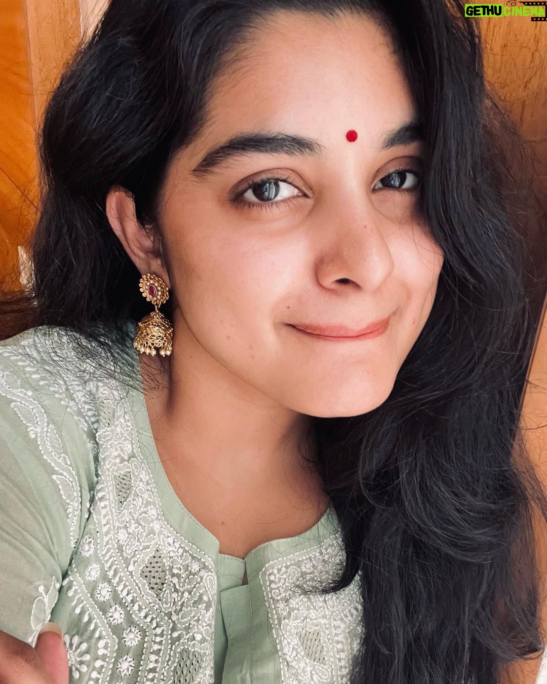 Nivetha Thomas Instagram - Iniya Pongal dhina nalvazhthukkal ✨ Andhariki Sankranti subhakankshalu!