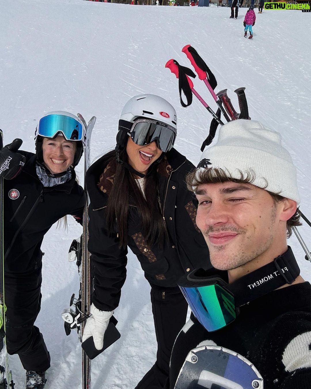 Noah Beck Instagram - learned how to ski in the swiss alps… (can never ski anywhere else, ever again)