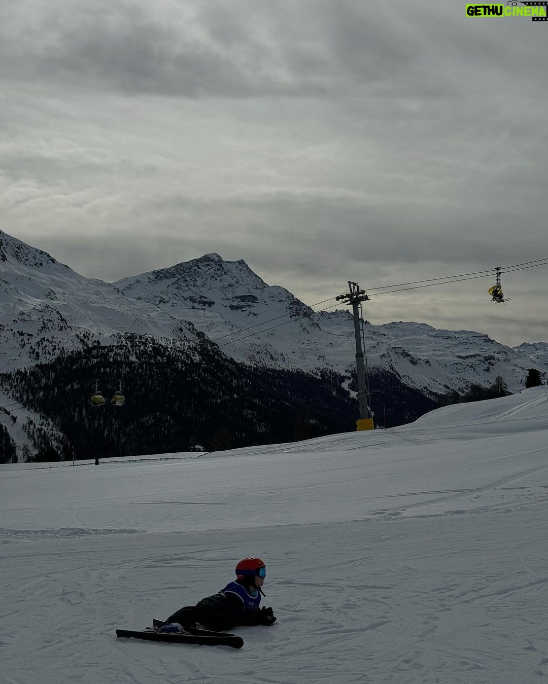 Noah Beck Instagram - learned how to ski in the swiss alps… (can never ski anywhere else, ever again)