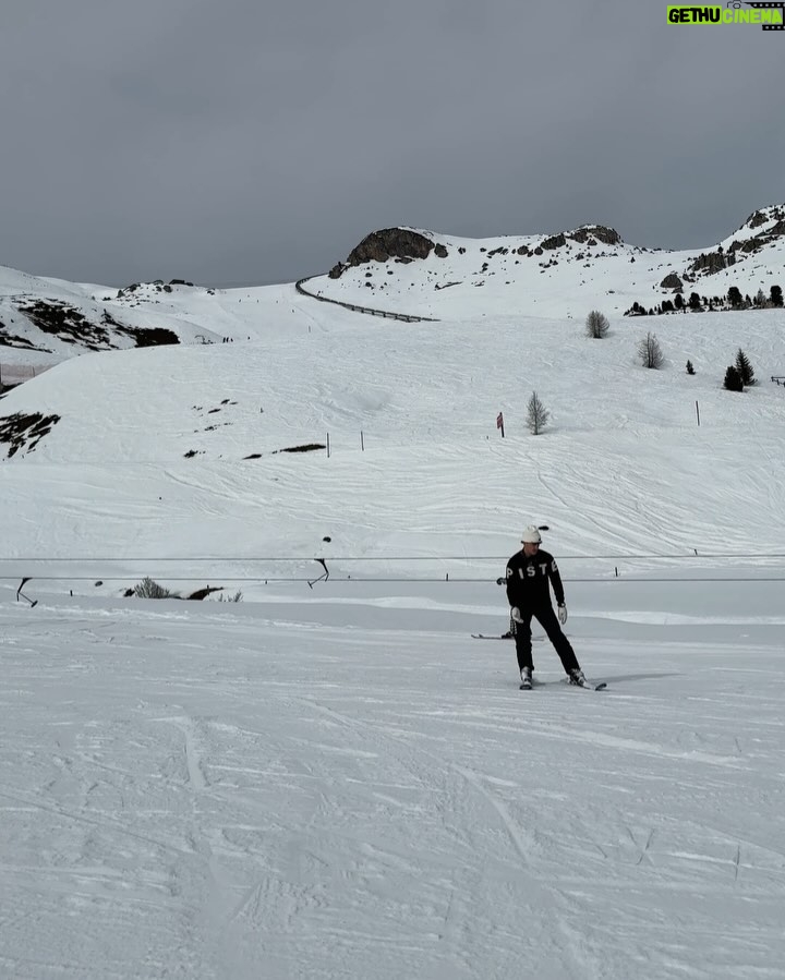 Noah Beck Instagram - learned how to ski in the swiss alps… (can never ski anywhere else, ever again)