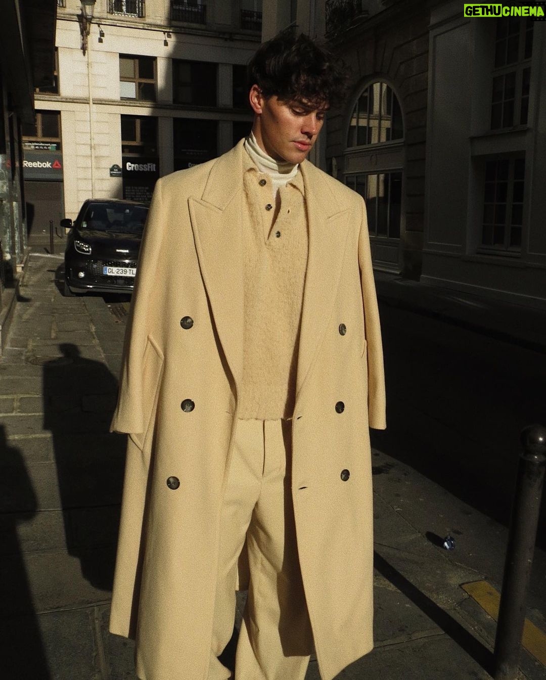 Noah Beck Instagram - there’s a piece of u in how i dress Paris, France