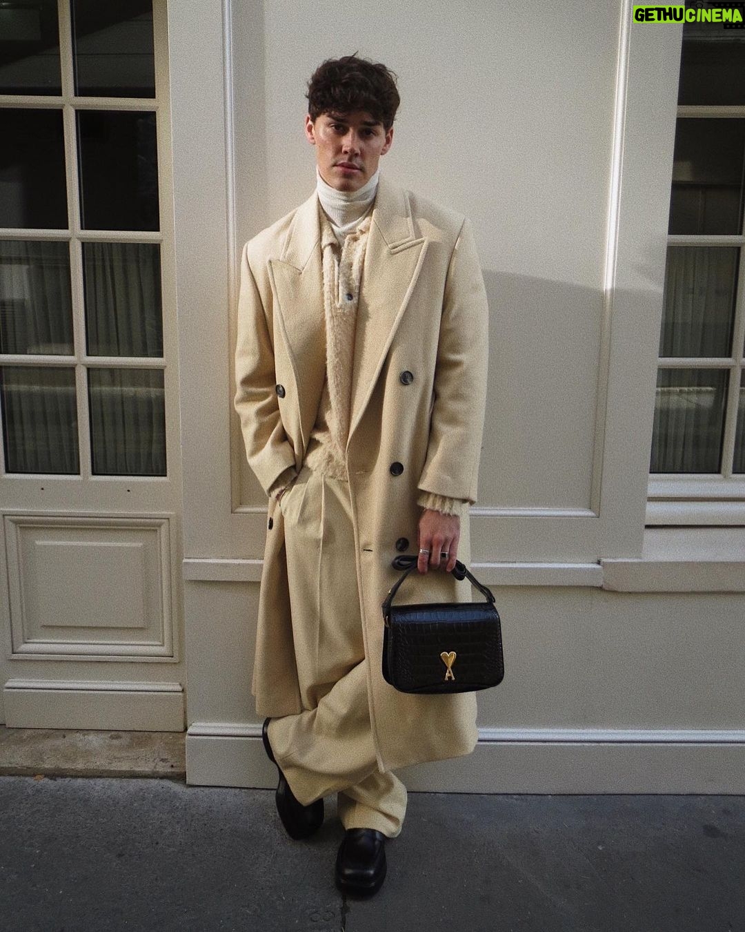 Noah Beck Instagram - there’s a piece of u in how i dress Paris, France
