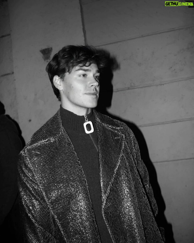 Noah Beck Instagram - the other night in milano<3 thank u for having me @jw_anderson a pleasure🤌