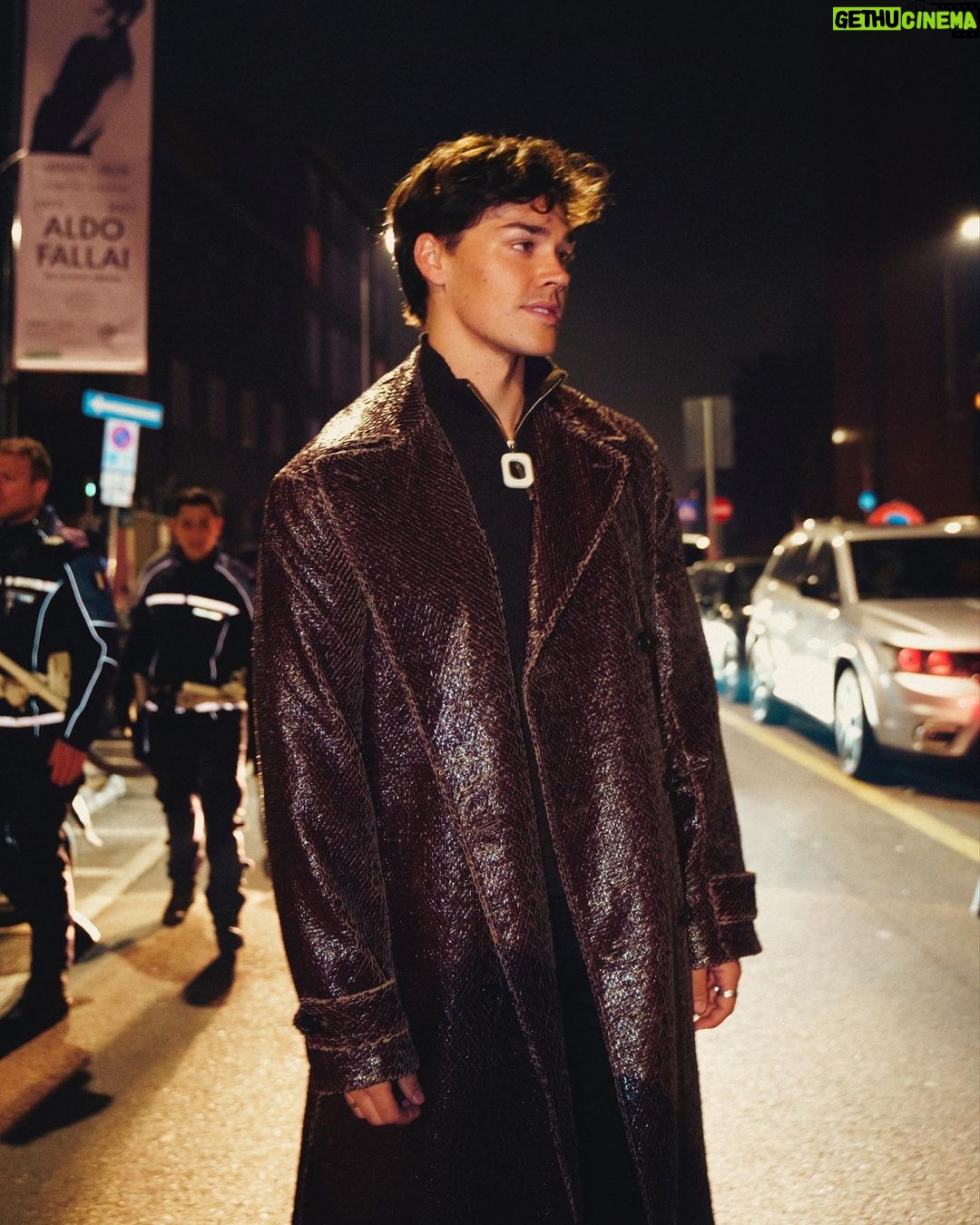 Noah Beck Instagram - the other night in milano<3 thank u for having me @jw_anderson a pleasureš¤