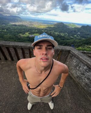 Noah Beck Instagram - hey u!