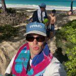 Noah Beck Instagram - 🥥🌴🌺🌊☀️🧢⚽️📷🍍🚘🕶️🫂