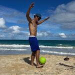 Noah Beck Instagram - 🥥🌴🌺🌊☀️🧢⚽️📷🍍🚘🕶️🫂