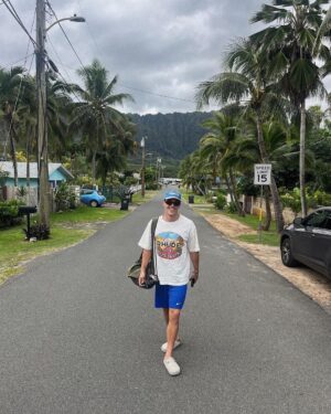 Noah Beck Instagram - 🥥🌴🌺🌊☀️🧢⚽️📷🍍🚘🕶️🫂
