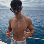 Noah Beck Instagram - someone titanic me