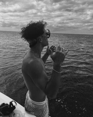 Noah Beck Instagram - someone titanic me