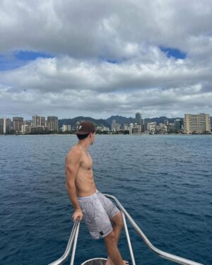 Noah Beck Instagram - someone titanic me