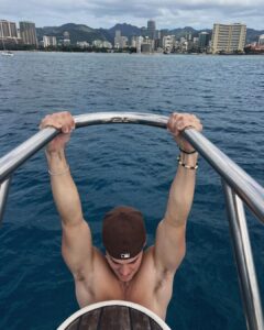 Noah Beck Instagram - someone titanic me