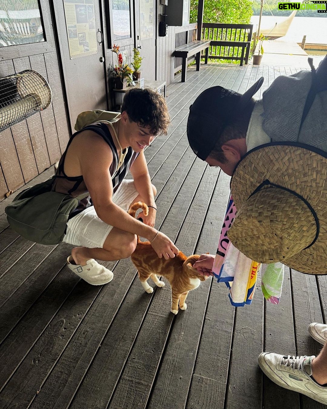 Noah Beck Instagram - more hawaii dumps incoming!!