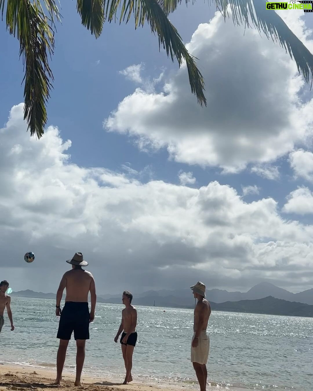 Noah Beck Instagram - made it out the group chat Honolulu, Hawaii