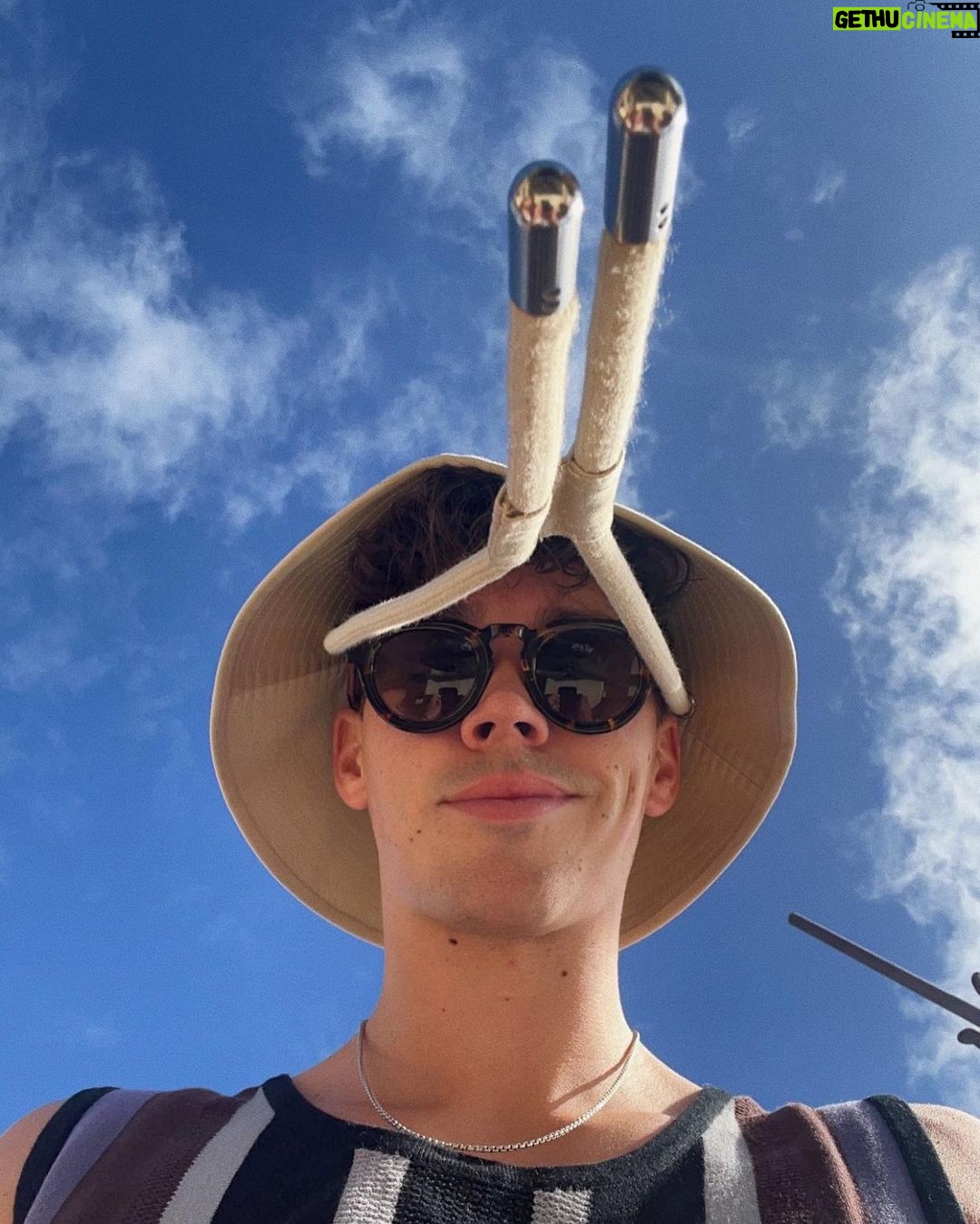 Noah Beck Instagram - made it out the group chat Honolulu, Hawaii