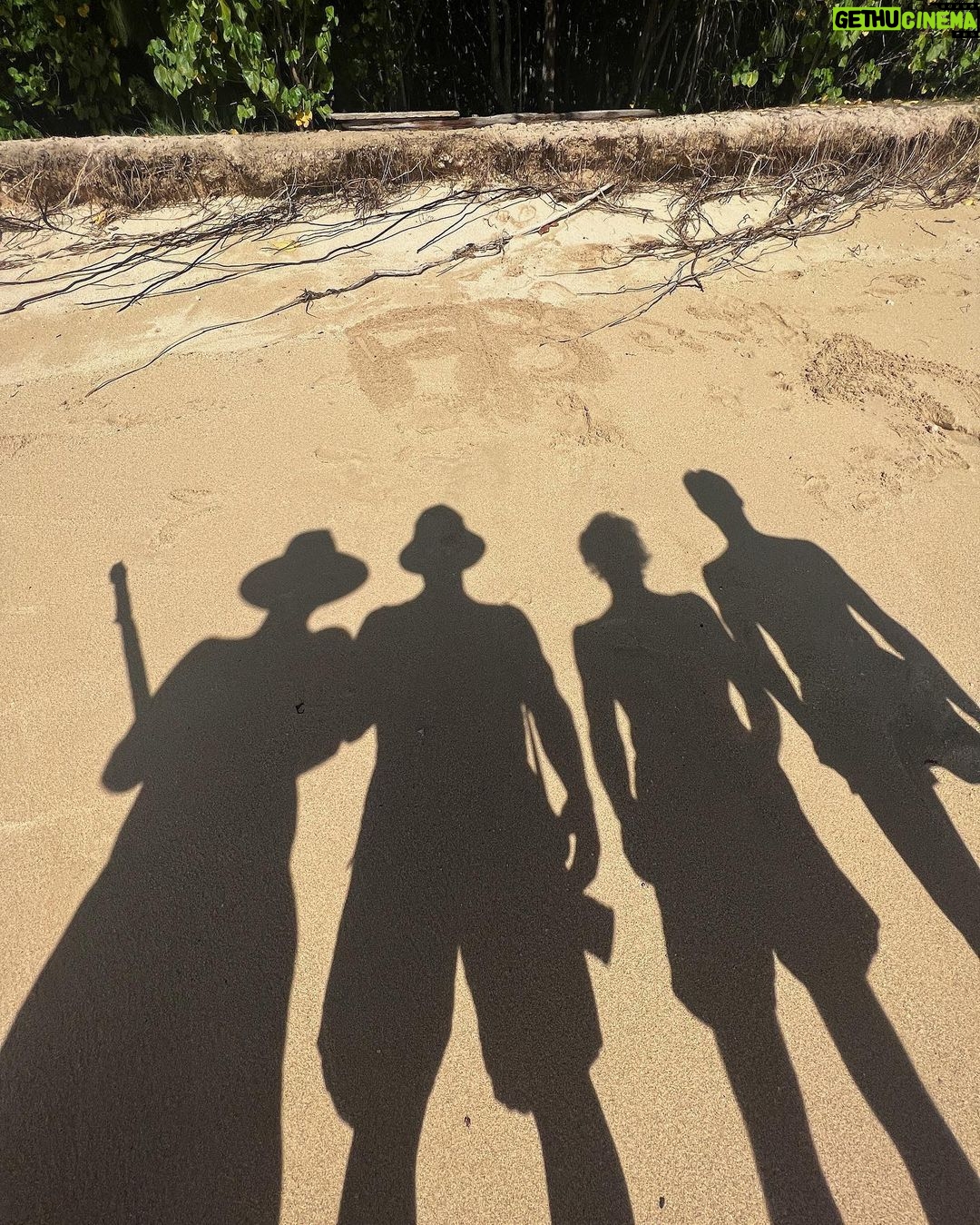 Noah Beck Instagram - made it out the group chat Honolulu, Hawaii