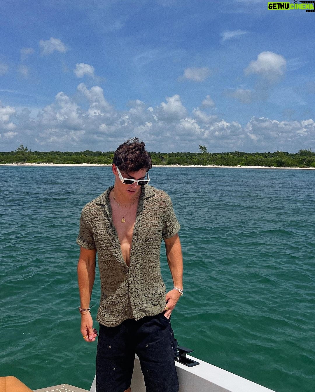 Noah Beck Instagram - imma throw it back if that’s cool?