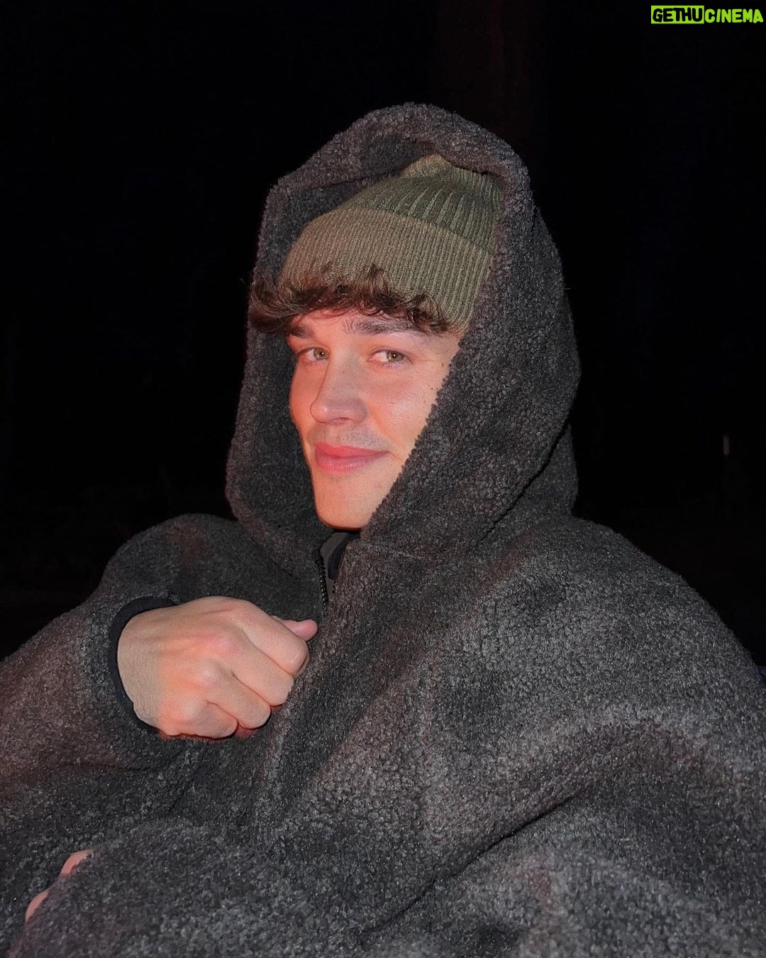 Noah Beck Instagram - nothing quite like a campfire and some family time<3