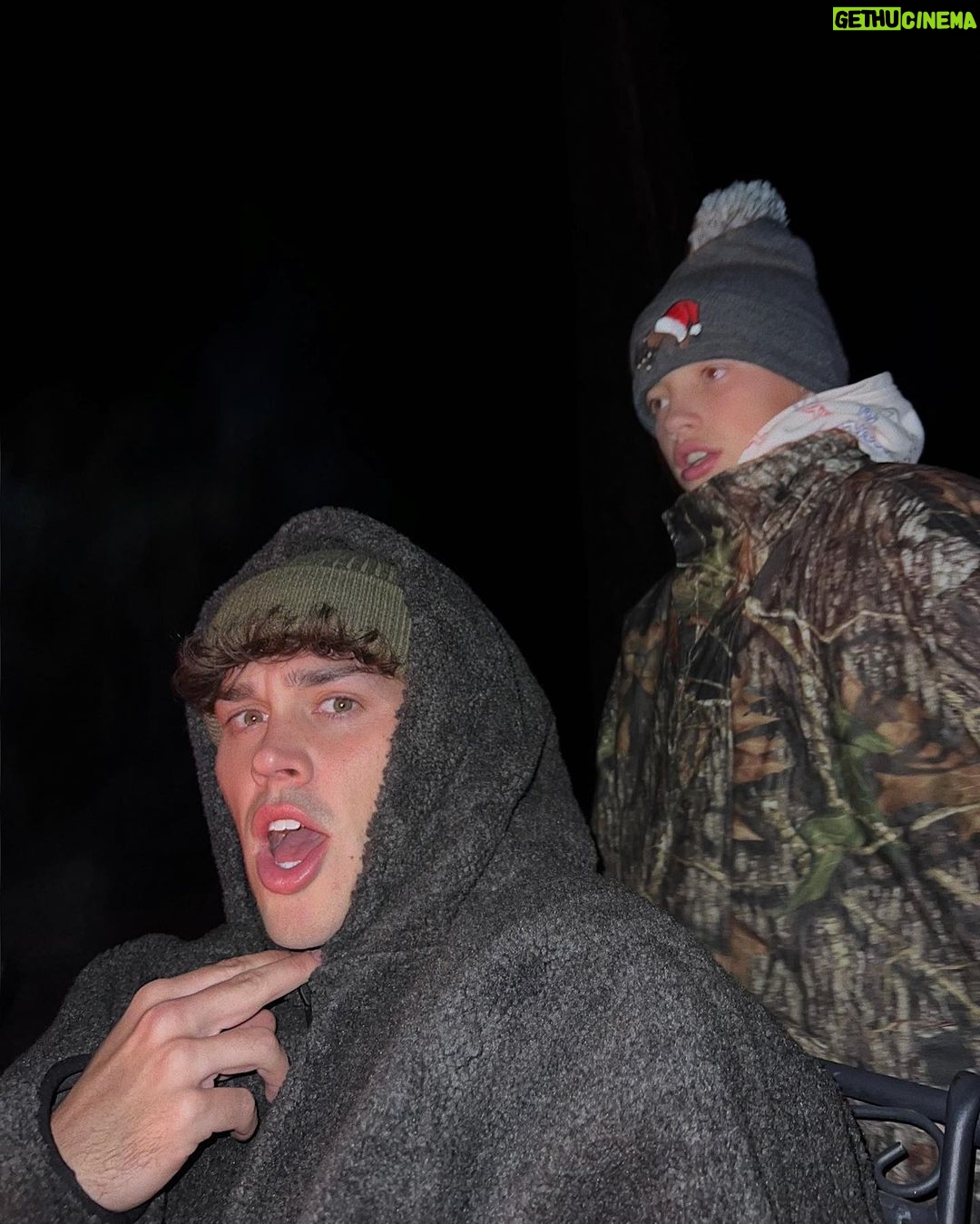 Noah Beck Instagram - nothing quite like a campfire and some family time<3