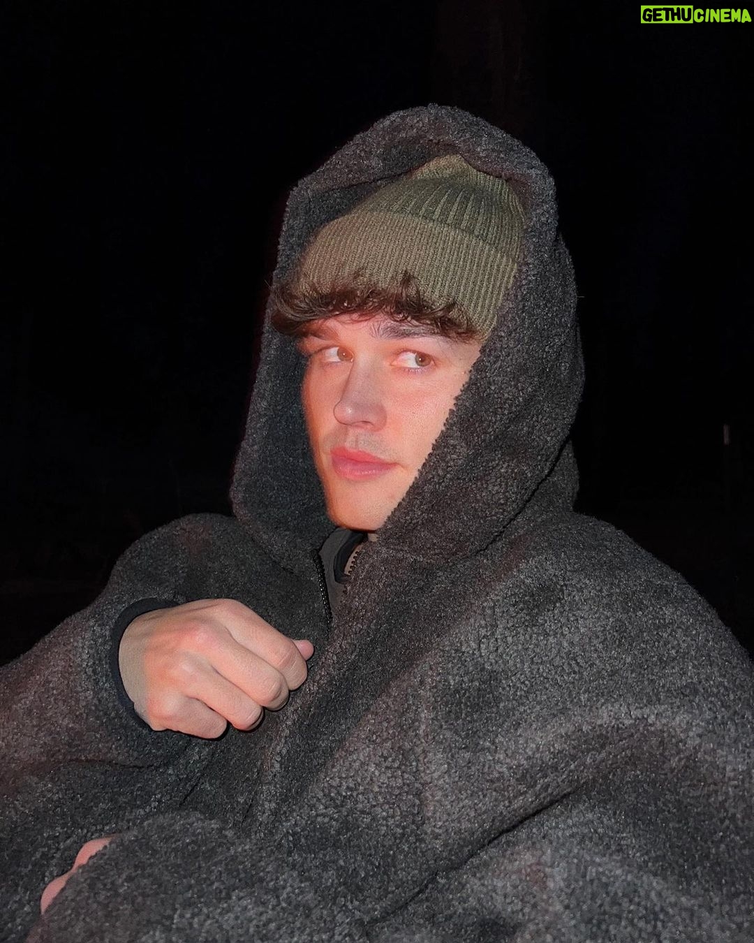 Noah Beck Instagram - nothing quite like a campfire and some family time<3