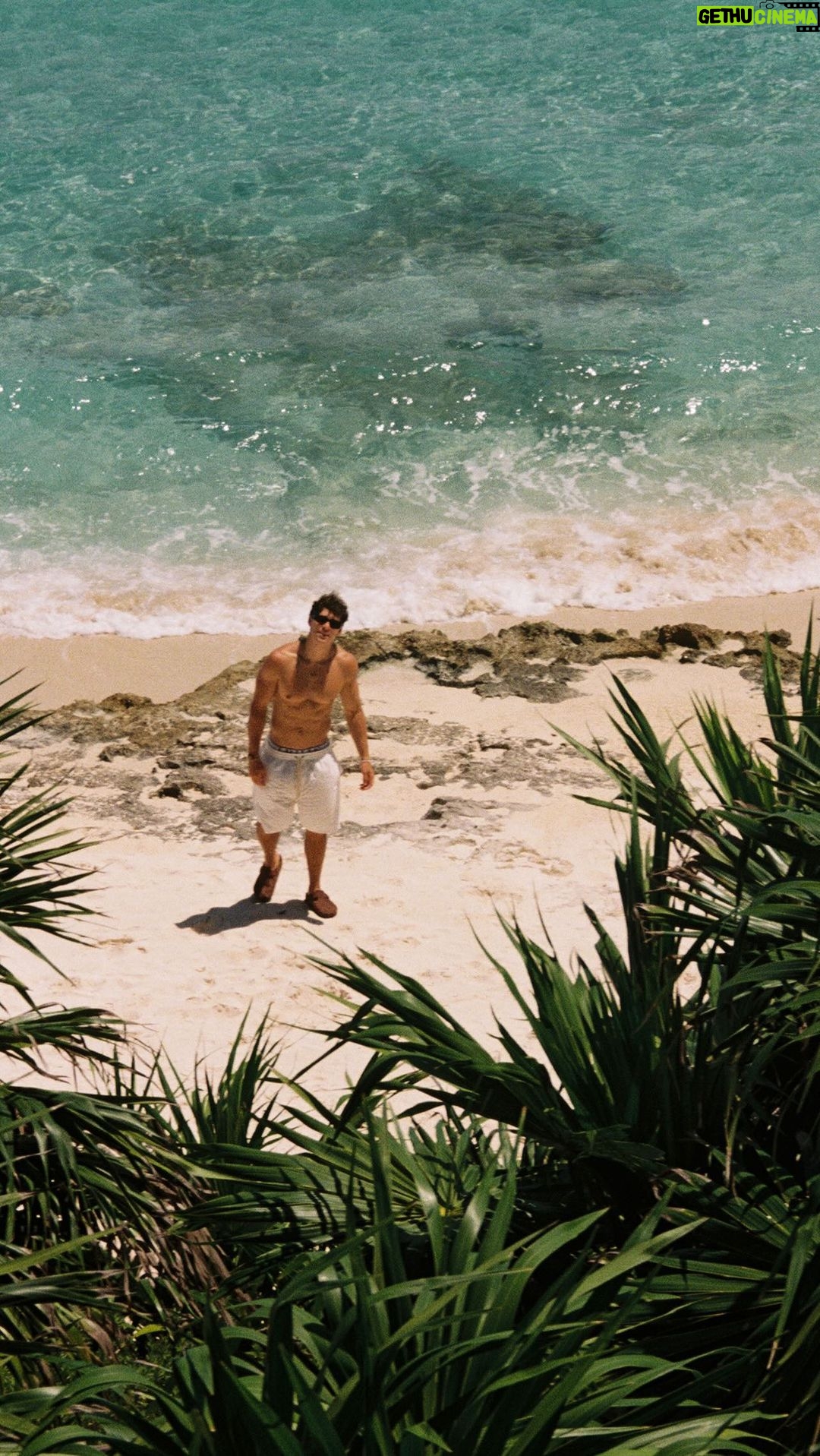 Noah Beck Instagram - MI CORAZÓN ~ @iphis_ Cancun, Mexico