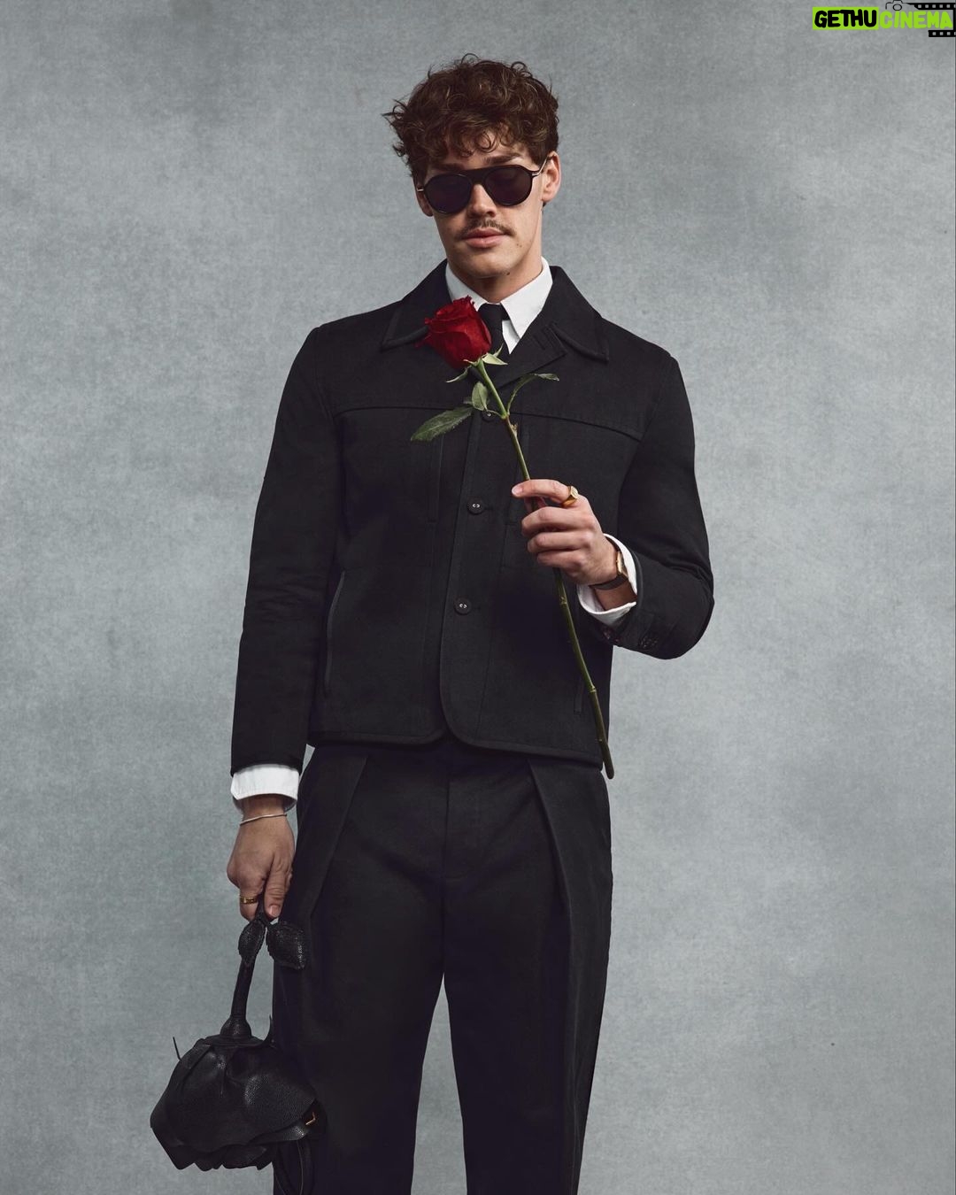 Noah Beck Instagram - spent valentine’s day w @thombrowne 🥀