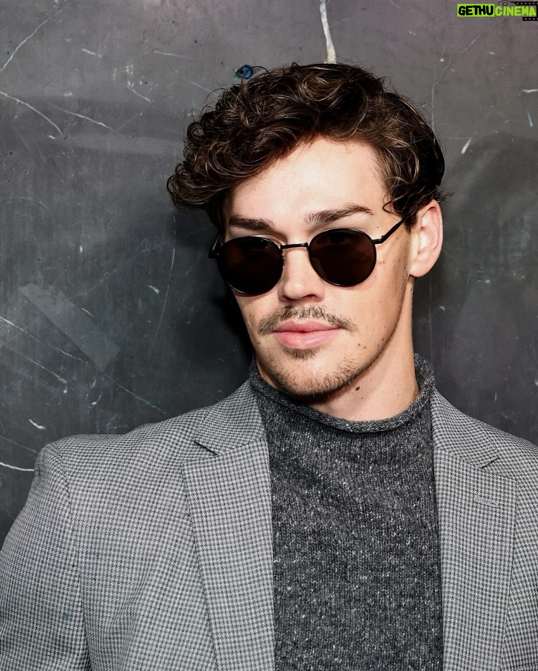 Noah Beck Instagram - snuck out of the office for this one @michaelkors #MKPartner