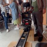 Nona Sobo Instagram - Útimo día rodaje de Entrevias, empezamos en 2021, mi primer trabajo y todo un privilegio, conocer a un equipo de gente que ya son familia…actores de categoría, equipo creativo y técnico genial, y un gran proyecto. Mi mayor suerte, tener la oportunidad completamente nueva y emocionante de poder trabajar con este equipazo, todos, apoyándome, ayudándome y siendo mis amigos, con una comunicación siempre positiva, que motiva a hacerlo mejor. Vuestros aportes serán los pilares sobre los que seguiré apoyándome en el futuro, he aprendido mucho, os voy a extrañar esperando, un reencuentro.