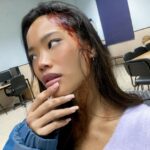 Nona Sobo Instagram - Recuerda para el año 2024: Estás cerrando un capítulo más lleno de risas, buenos y malos momentos, lecciones inolvidables... Volverás a empezar una vez más, con nuevos aprendizajes grabados en tu mente, siendo una persona totalmente distinta, seguirás luchando por tus sueños y cada día irás progresando un poquito más. Volverás a pasar por momentos difíciles en los que deberás aprender a ser fuerte, tendrás que superar tus días malos y te levantarás las veces que haga falta para seguir adelante. La vida es así, está llena de buenos y malos momentos y eso está bien, en eso consiste vivir, disfrutar y aprender de lo malo. Cierro un 2023 siendo una persona diferente y voy a por un 2024 lleno de más tranquilidad, felicidad, buenos momentos y metas que alcanzar. Lo voy a lograr, cada día daré lo mejor de mí para ser mi mejor versión.