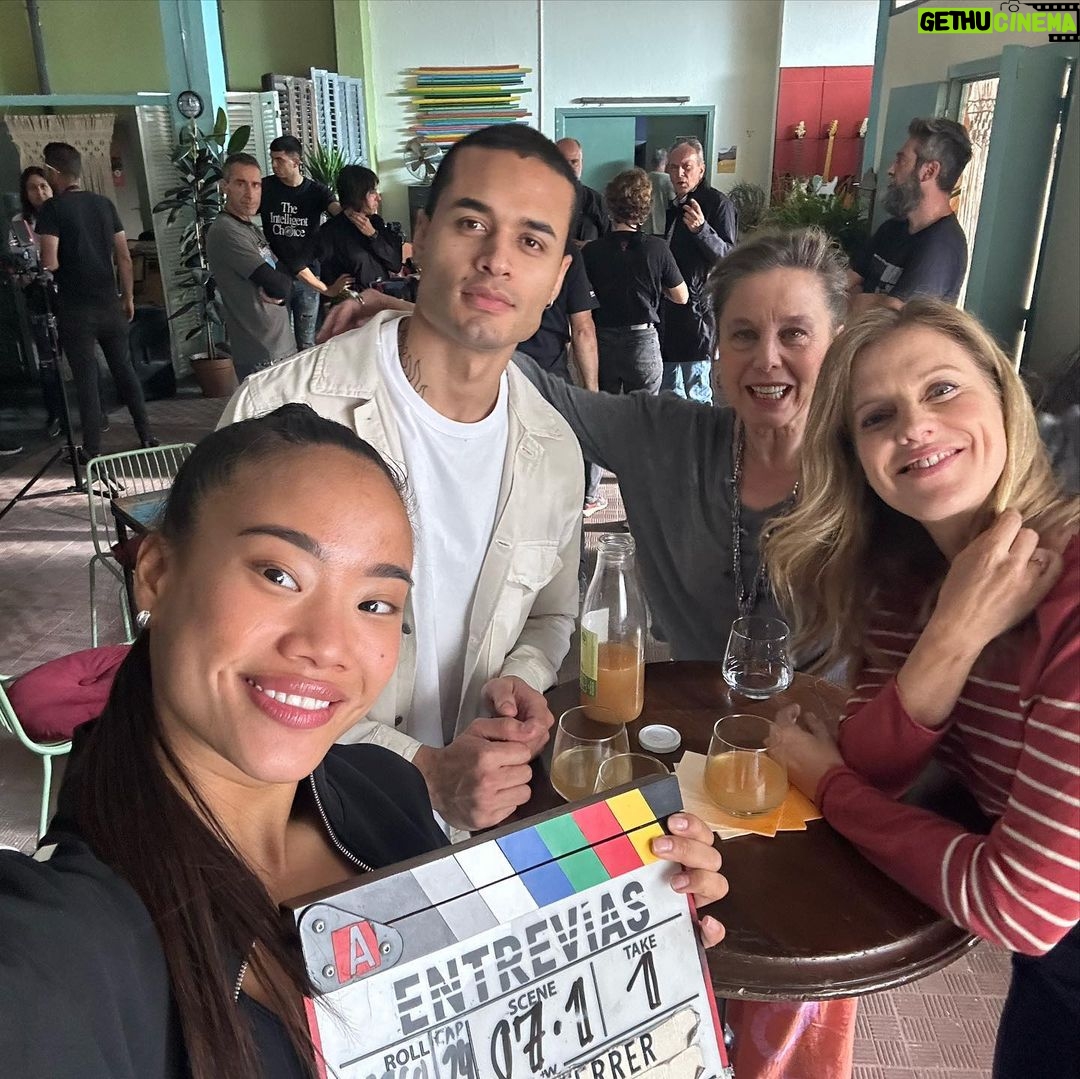 Nona Sobo - 20.4K Likes - Último capítulo de la 3ª temporada de @entrevias_tv
gratitud infinita
POR TODO POR TANTO
POR LO QUE ESTÁ POR LLEGAR.
Gracias por los planes que han cambiado mi vida
Gracias por los momentos de frustración
Gracias por las pruebas en el camino
Gracias por todo lo vivido, lo bueno y lo no tan bueno
gracias porque cada experiencia me ha enseñado, me ha hecho más fuerte me han demostrado de lo que soy capaz y me permiten vivir agradecida viviendo con pasión el presente.
Sois familia 🤍