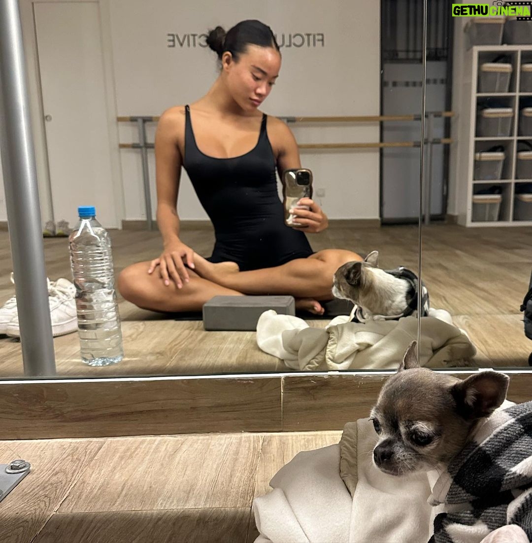 Nona Sobo Instagram - ❤️🩹EL AMOR PROPIO NO ES TAN BONITO COMO LO PINTAN...❤️🩹 -VAS A TENER QUE TOMAR DECISIONES QUE NO SE SIENTEN BIEN, PERO QUE SON LAS CORRECTAS. VAS A TENER QUE APRENDER A PONER LÍMITES AUNQUE SEA DIFÍCIL. VAS A TENER QUE PONERTE A TI EN PRIMER LUGAR Y TAL VEZ TE LLAMEN EGOÍSTA. VAS A PERDER A MUCHAS PERSONAS Y QUIZÁS TE EMPIECES A SENTIR MÁS SOLO(A) QUE NUNCA. A LO MEJOR VAS A CREER QUE NO ESTÁS HACIENDO LO CORRECTO. PERO ¿SABES? AUNQUE AMARTE A TI MISMO /A NO ES NADA FÁCIL ES EL ÚNICO AMOR QUE VAS A TENER POR SIEMPRE.✨ 🤍Creer en ti. 🤍Sanar tus heridas. 🤍 Avanzar ligero de equipaje. 🤍 Establecer límites sanos. 🤍Cambiar la manera en que te miras y te tratas. 🤍Crear relaciones saludables. 🤍Dejar el drama en el pasado y disfrutar de tu presente. 🤍Reconocer lo que vales y mereces.