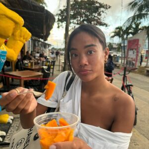 Nona Sobo Instagram - Cariño, a veces te comportas como el mar, a veces en calma y a veces tengo que nadar para no ahogarme.