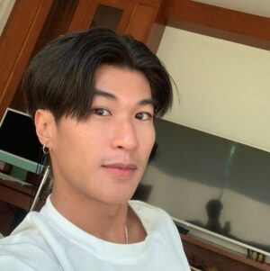 Nonthanee Jirapun Instagram - สวัสดีวันจันทร์🧐