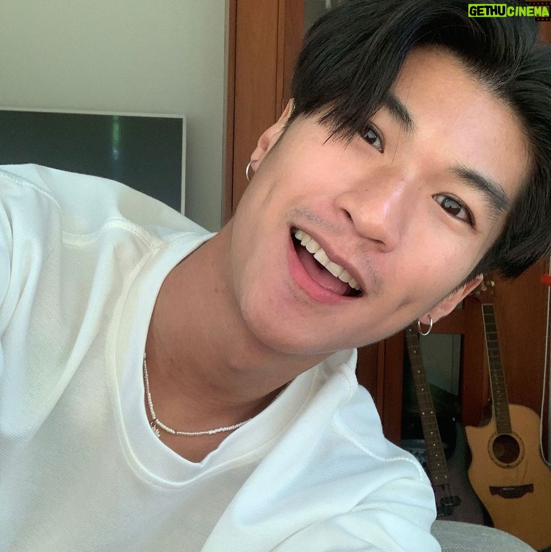 Nonthanee Jirapun - 401 Likes - สวัสดีวันจันทร์🧐