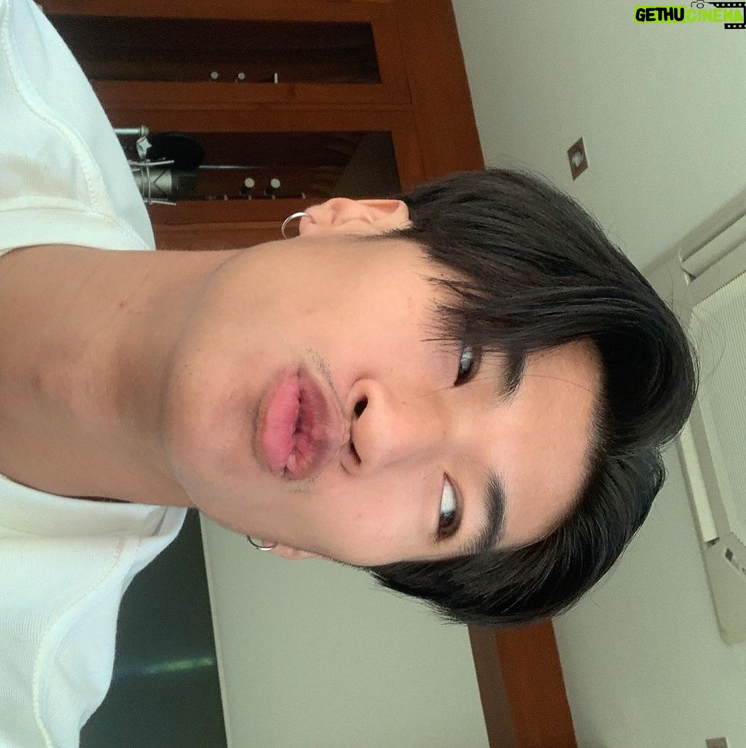 Nonthanee Jirapun - 401 Likes - สวัสดีวันจันทร์🧐