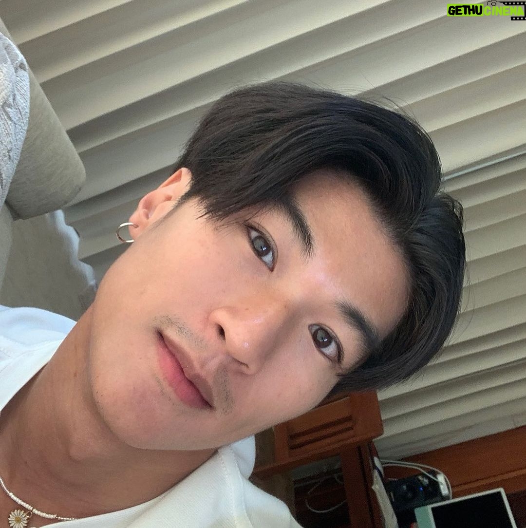 Nonthanee Jirapun - 401 Likes - สวัสดีวันจันทร์🧐