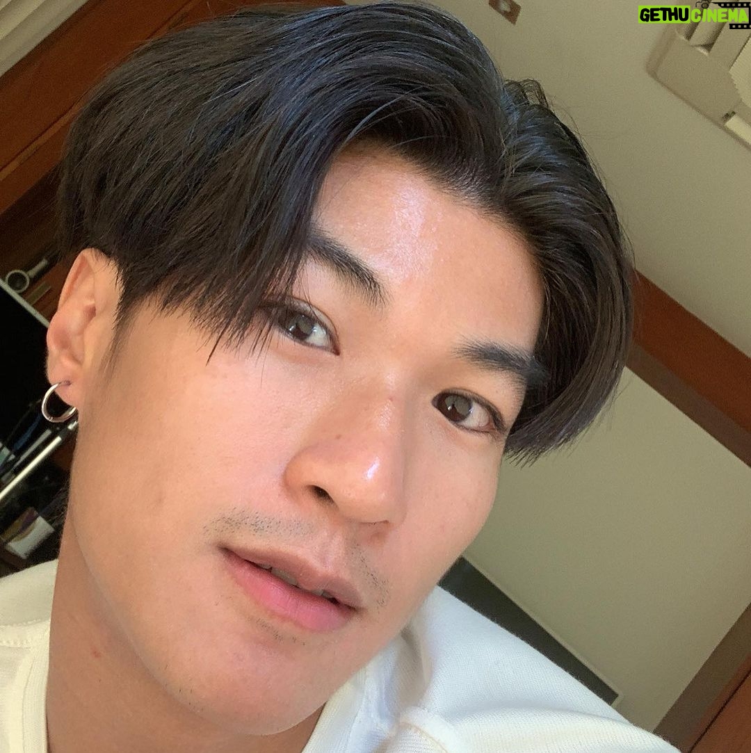 Nonthanee Jirapun - 401 Likes - สวัสดีวันจันทร์🧐