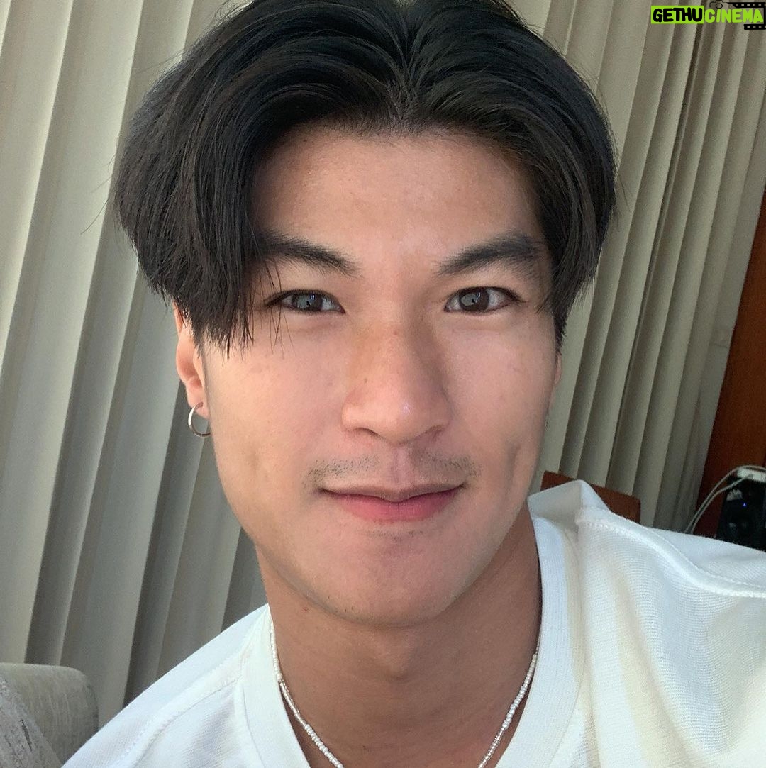 Nonthanee Jirapun - 401 Likes - สวัสดีวันจันทร์🧐