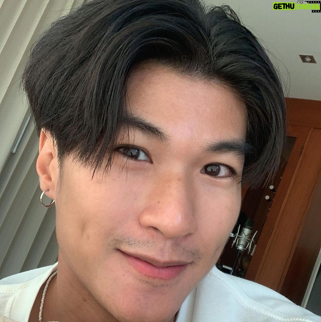 Nonthanee Jirapun - 401 Likes - สวัสดีวันจันทร์🧐