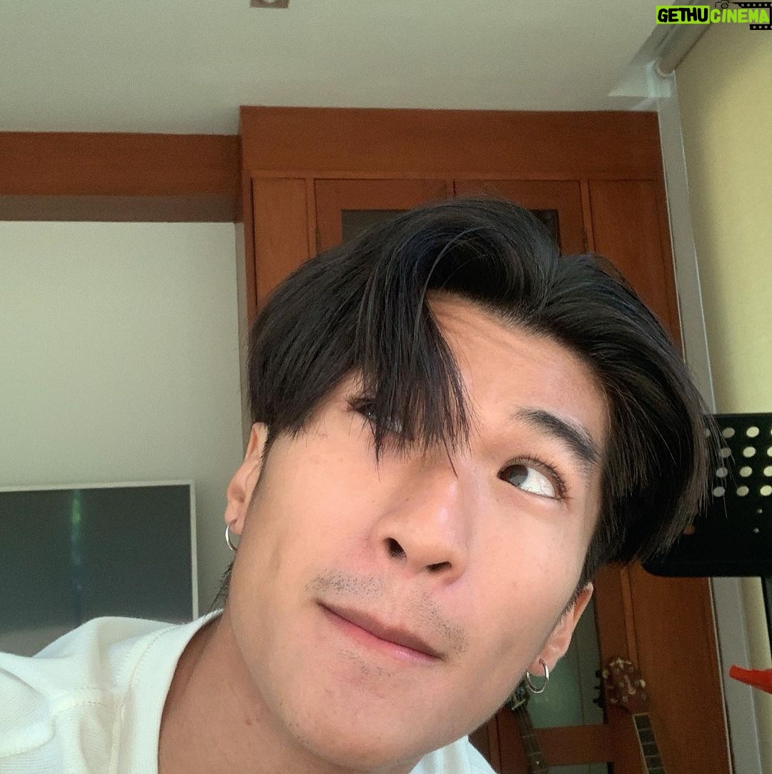 Nonthanee Jirapun - 401 Likes - สวัสดีวันจันทร์🧐