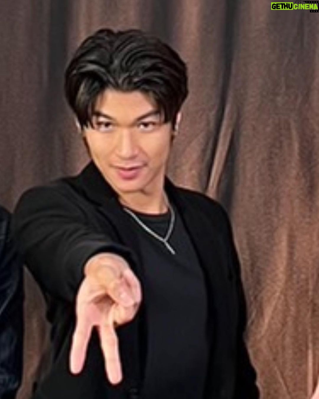 Nonthanee Jirapun - 210 Likes - ไปเดินสายออกสื่อมา เลยฝึกเป็นวัยรุ่น y2k ครับ