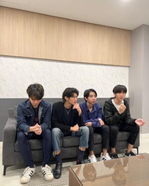 Nonthanee Jirapun Instagram - ไปเดินสายออกสื่อมา เลยฝึกเป็นวัยรุ่น y2k ครับ