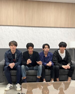 Nonthanee Jirapun Instagram - ไปเดินสายออกสื่อมา เลยฝึกเป็นวัยรุ่น y2k ครับ