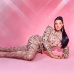Nora Fatehi Instagram - 🍭🍭🧁🧁 @chiselbymr @nikita_karizma outhousejewellery @louboutinworld Styled by : @manekaharisinghani Makeup by : @reshmaamerchant Hair by : @hairstylist_madhav2.0 Shot by : @kadamajay #hiphopindia