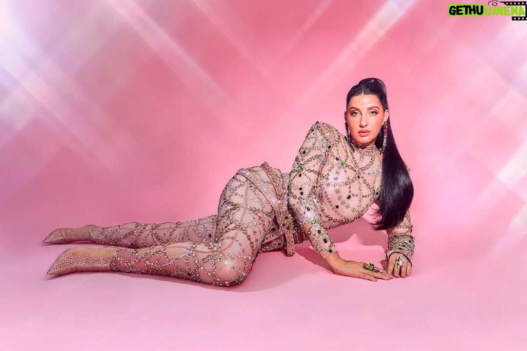 Nora Fatehi Instagram - πππ§π§ @chiselbymr @nikita_karizma outhousejewellery @louboutinworld Styled by : @manekaharisinghani Makeup by : @reshmaamerchant Hair by : @hairstylist_madhav2.0 Shot by : @kadamajay #hiphopindia