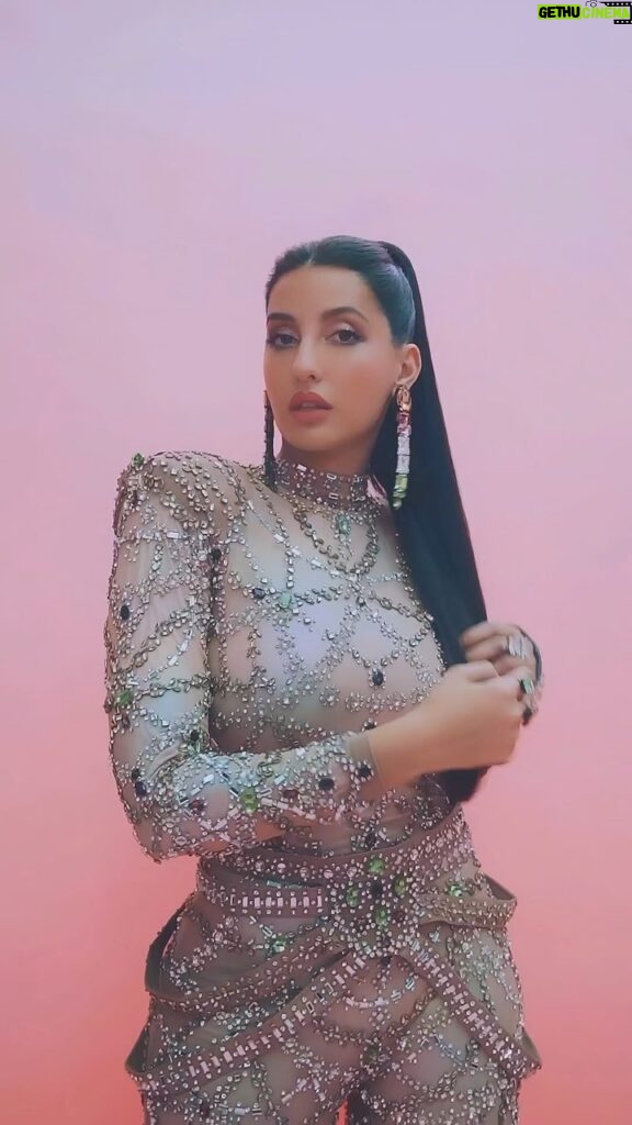Nora Fatehi Instagram - Diamonds keep dancin’ on my necklace.. Bitches stay mad just like the rest is.. 💅🏽🧁 🎥 @anups_ @chiselbymr @nikita_karizma outhousejewellery Styled by : @manekaharisinghani Makeup by : @reshmaamerchant Hair by : @hairstylist_madhav2.0 Shot by : @kadamajay #hiphopindia