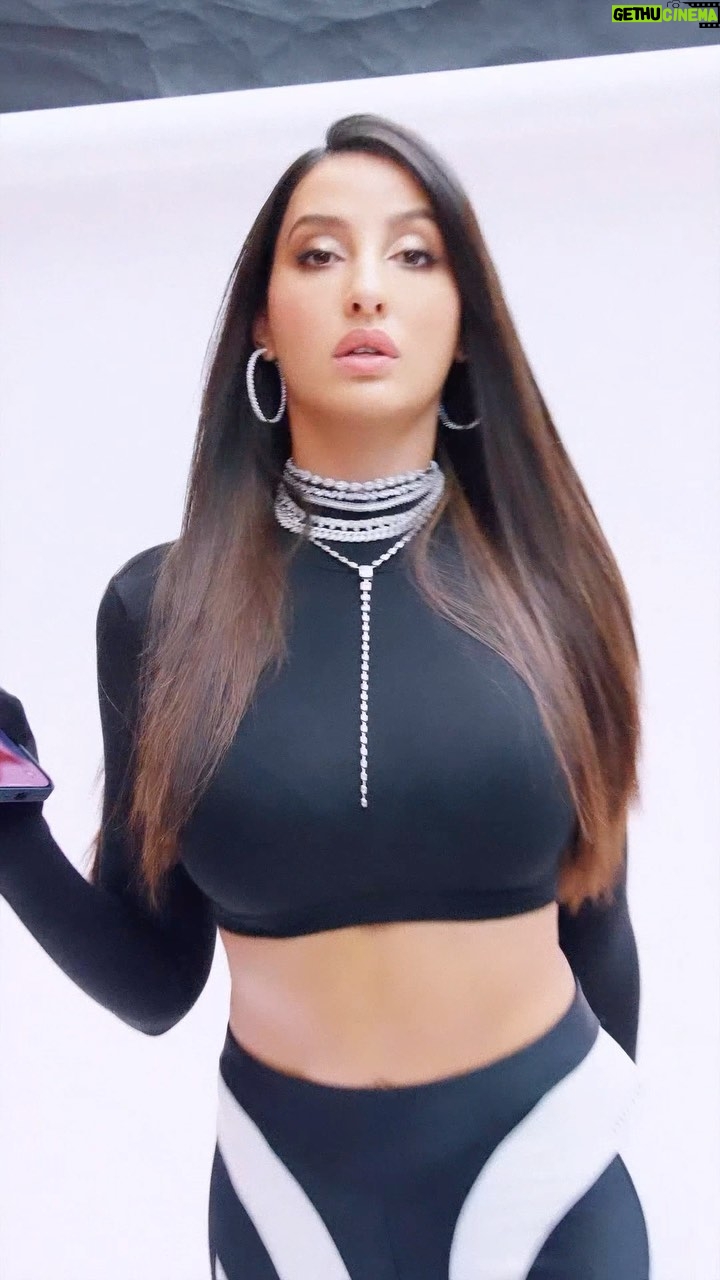 Nora Fatehi Instagram - Too much to lose, so I cannot react (damn).. 😏🖤 🎥 @anups_ Shorts by : @muglerofficial Top by : @_huemn Neckpieces by : @karishma.joolry x @tuula.jewellery Earrings by : @karishma.joolry Rings by : @shopzillionaire x @dripproject.co Styled by : @manekaharisinghani Makeup by : @reshmaamerchant Hair by : @hairstylist_madhav2.0 #hiphopindia