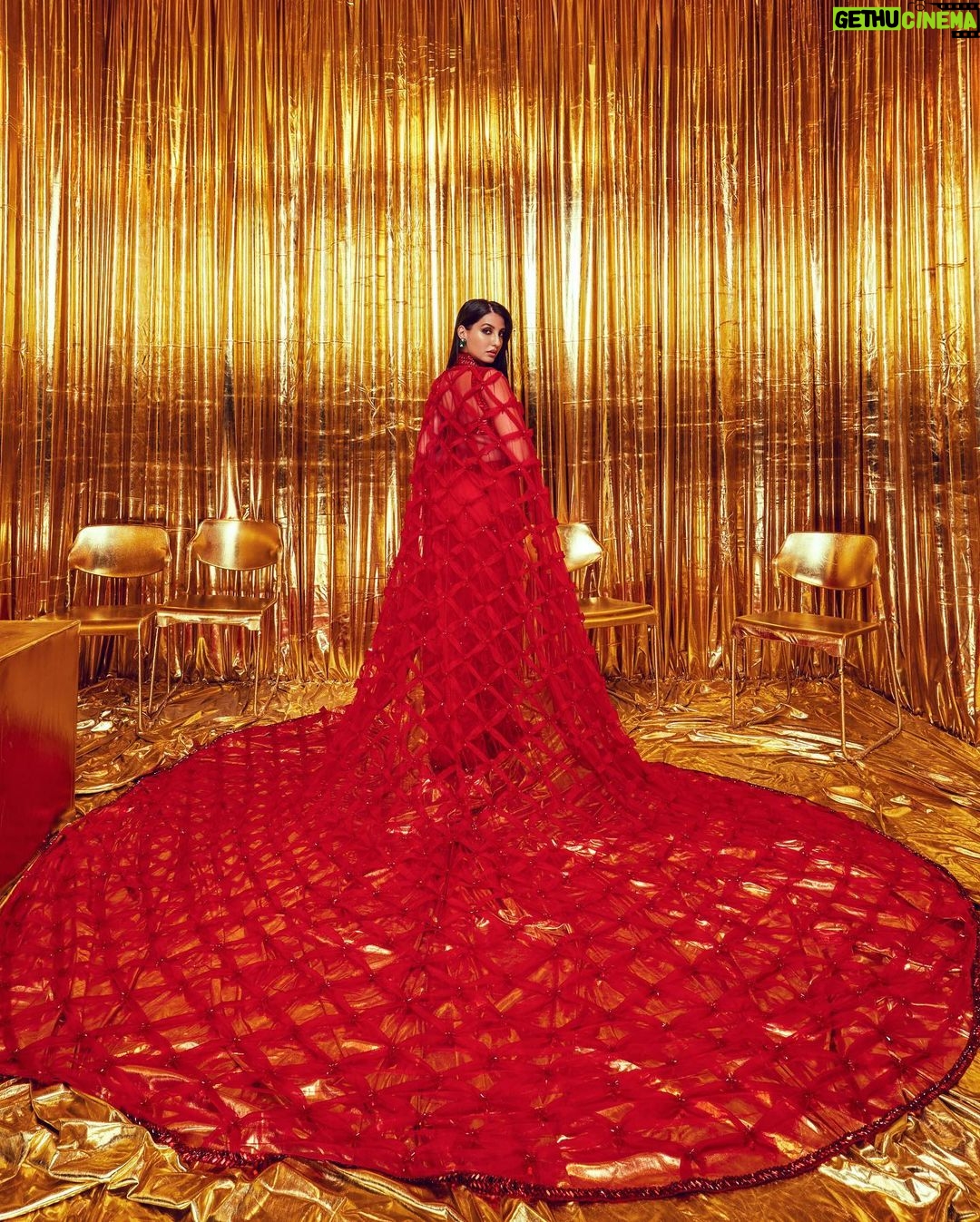 Nora Fatehi Instagram - A truly remarkable evening, as I had the opportunity to walk for the incredible @manishmalhotra05's @manishmalhotraworld @manishmalhotrajewellery #BombayBordeaux showcase. Congratulations @_iiishmagish on the spectacular launch of the @jioworldplaza #JioWorldPlaza #MumbaiAtThePlaza #Shinewithstyle #ExperiencethePlaza